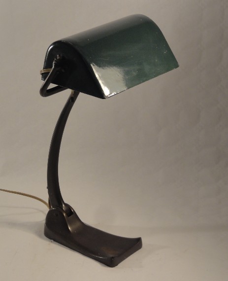 originale vintage bankerslamp mit dunklem emailleschirm original bankers lamp emaille shade
