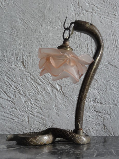 art nouveau tabellamp bronce snake cobra rose shade glass