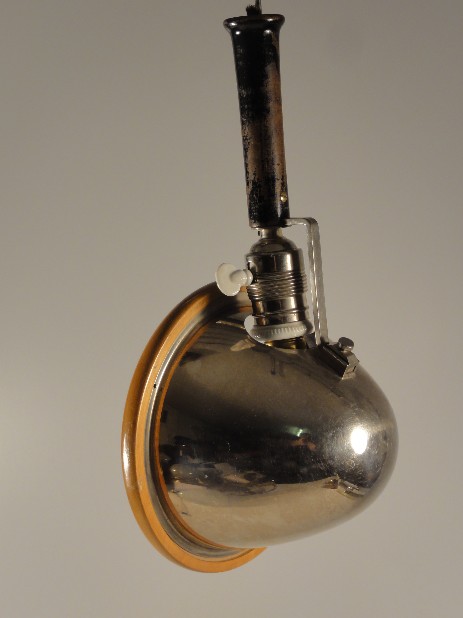 vernickelte Handleuchte mit Holzgriff 1920