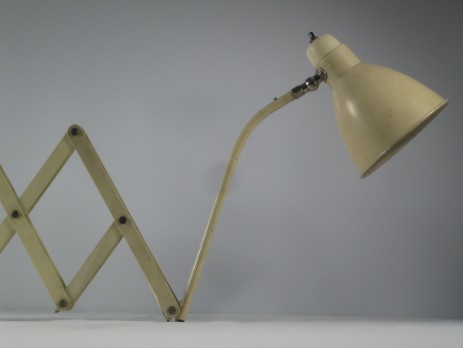 modernistische scherenleuchte mit klaren formen um 1935