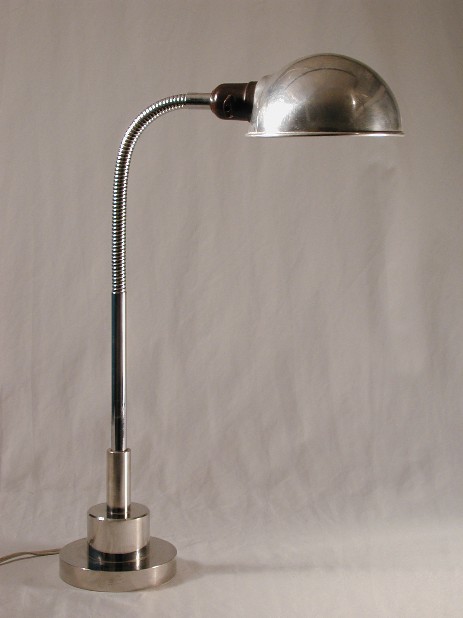 perfekte modernistische chromleuchte mit schwanenhals um 1940