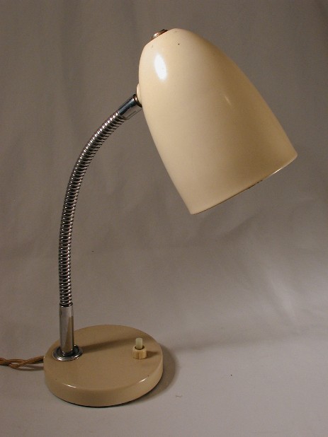 kleiner art déco spot mit schwanenhals aus metall um 1940