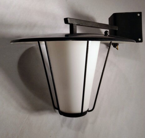 fifties metall aussenleuchte eckmontage opalglas blechdeckel um 1955