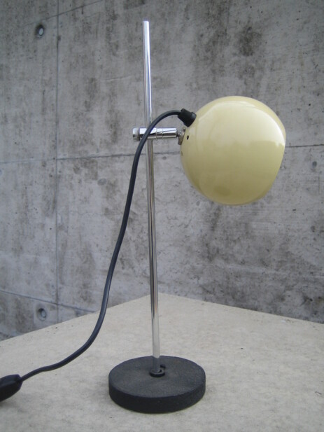 feingliedriger kugelspot in beige um 1960