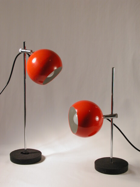 feingliedriger kugelspot auf gusseisenfuss 1960