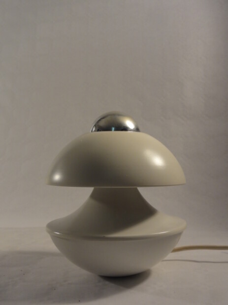 kaiser leuchten - zwei weisse space age kugelspots