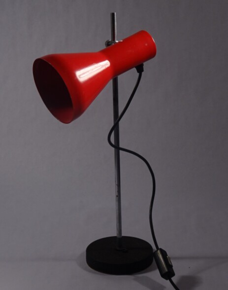 60erjahre tischleuchte rot mit gussfuss scharnier