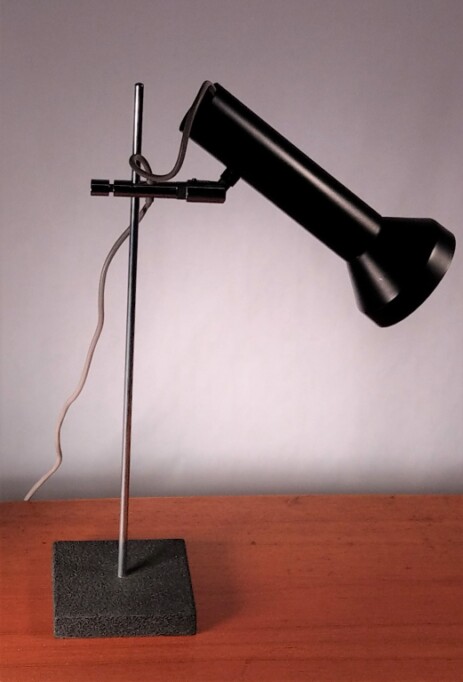 klassischer sixties tischspot gussfuss ausgewogen 1960