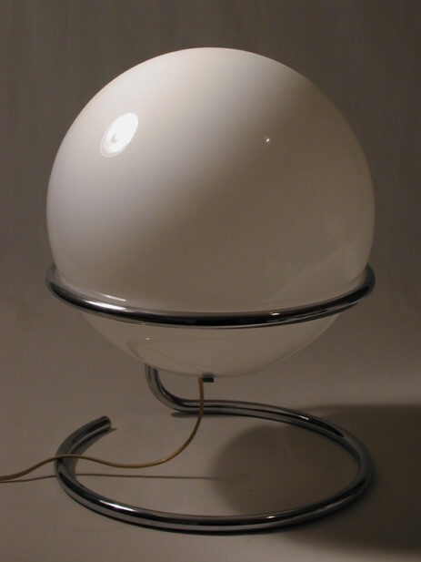 grosse 70erjahre opalglaskugel im chromring