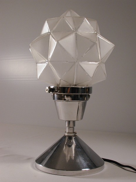art déco chrom tischleuchte mit geätztem sternenglas um 1935