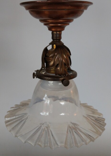 Jugendstil Deckenleuchte Blume Messing gefaltetes Opalines Glas 1900