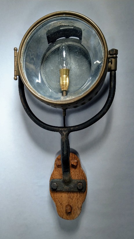 1900 Lokomotivleuchte Fahrzeugleuchte schmeideeisen, messing verspiegelt