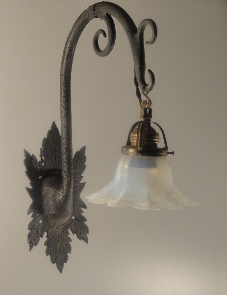 florale jugendstil-applique aus schmiedeeisen um 1900