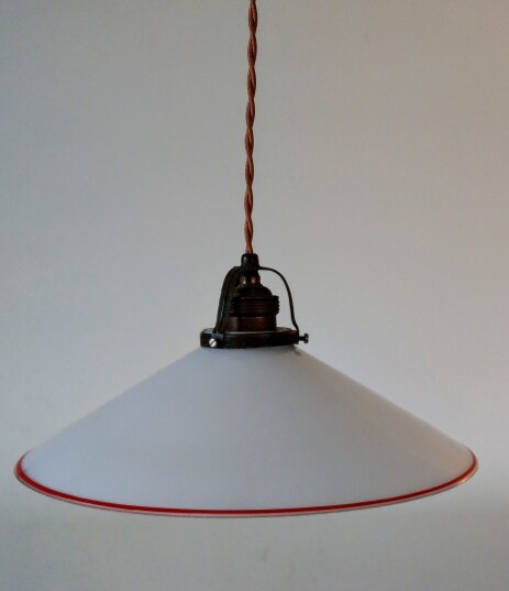 Jugendstil Tellerleuchte konisch Opalglas roter rand 1900