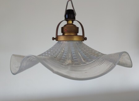 jugendstil deckenleuchte opaleszierend wellenförmig geschweift messingmontage