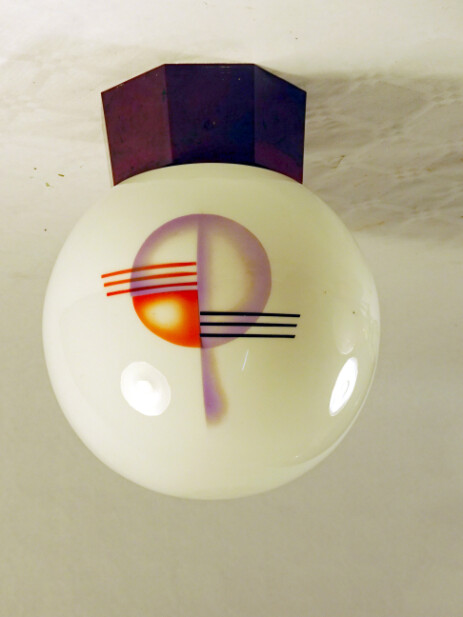 konstruktivistische deckenkugelleuchte mit bakelit 1925