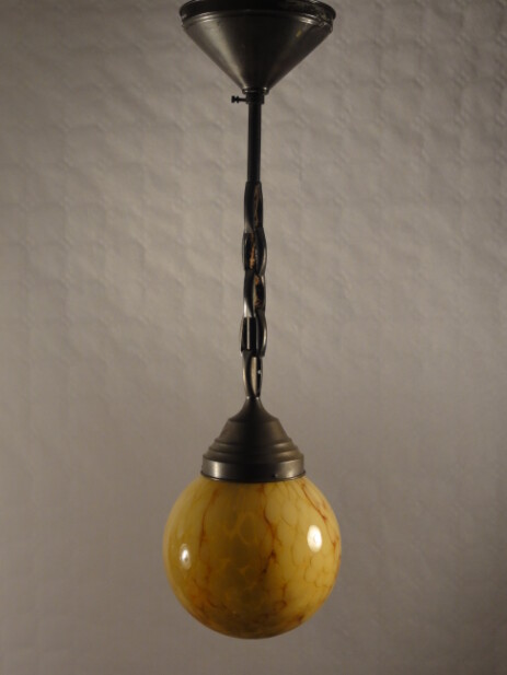 bernsteinfarbige jugendstil deckenkugel um 1925