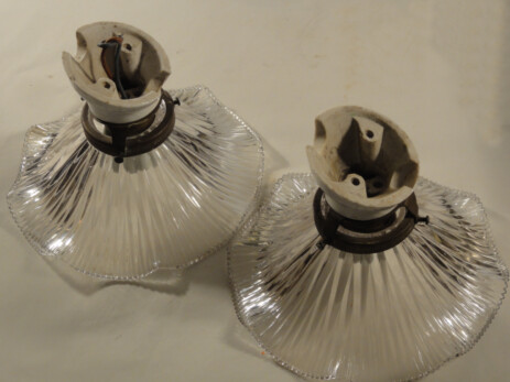 paar klarglas deckenblumen mit schräger porzellanmontage um 1900