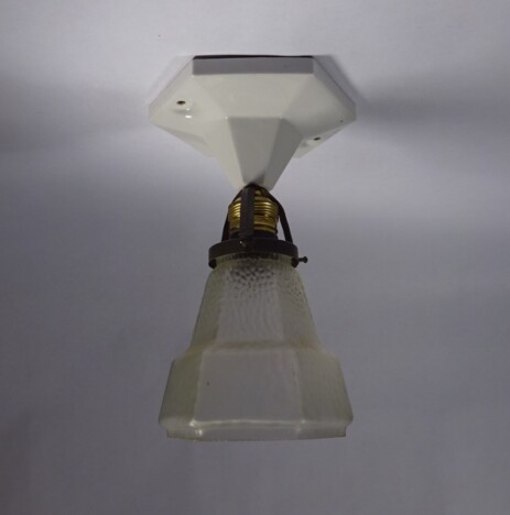 porzellan deckenleuchte eckig mit geätztem glas um 1920