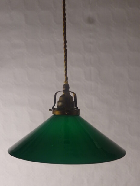 jugendstil kegelleuchte mit grün überfangenem opalglas