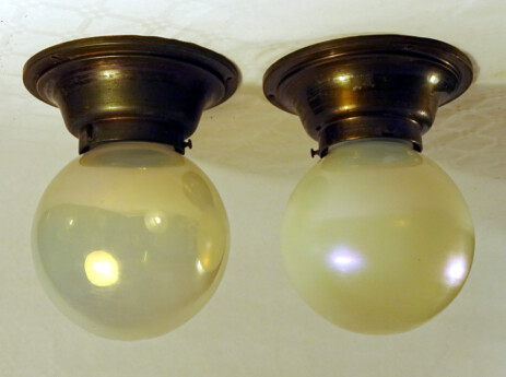 paar opaleszierende jugendstil deckenkugeln um 1900