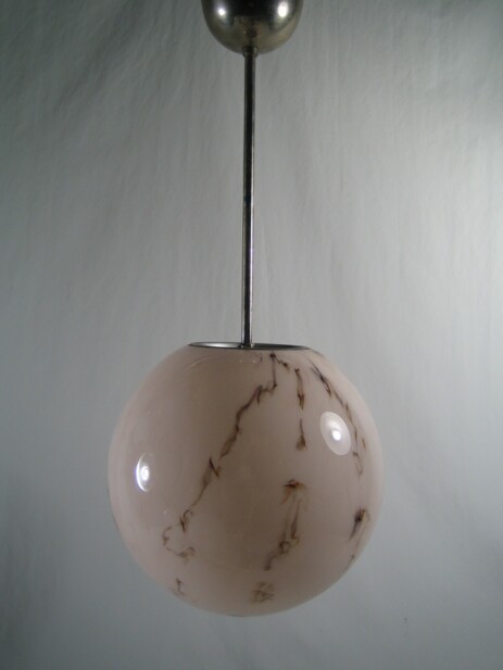 mittelgrosse art déco deckenkugel rosa an chromhalter 1930