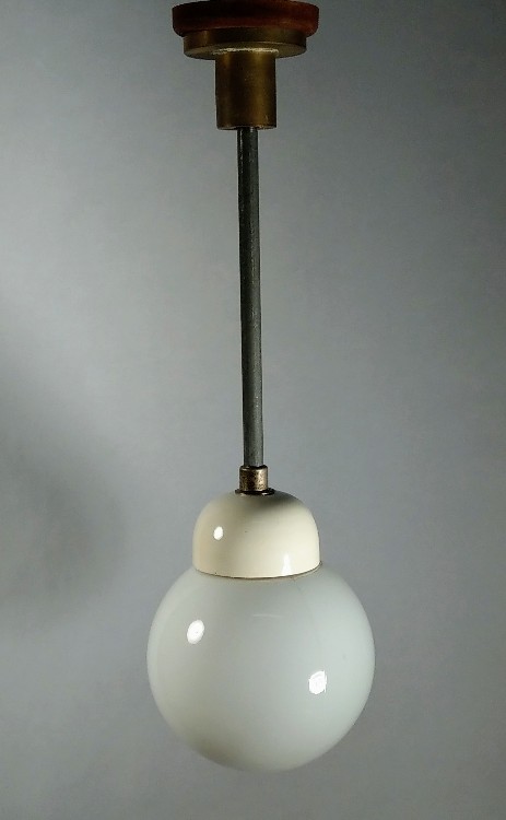 bauhaus kugelleuchte porzellan opalglas 1920