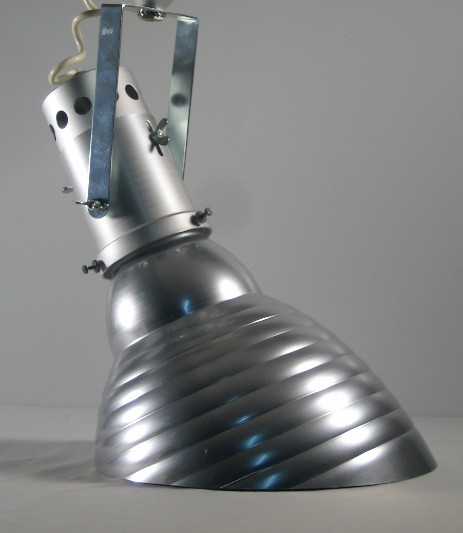 sehr grosser aluminium schrägspot für wand oder decke