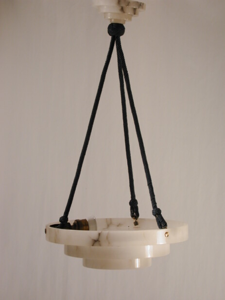 edler grosser art-déco stufenleuchter aus alabaster um 1930