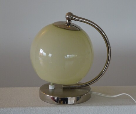 30erjahre modernistische nachttischleuchte opalglas nickelstand  art déco