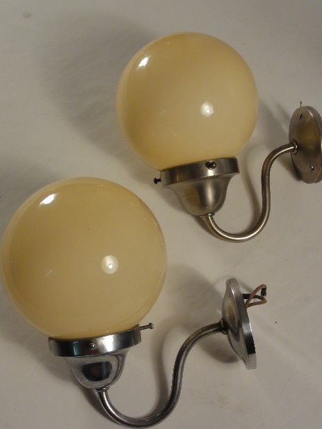 paar crèmefarbene kugel-appliquen aus den 30er jahren