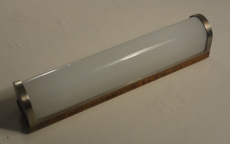 formschöne und schnörkellose glasapplique um 1930