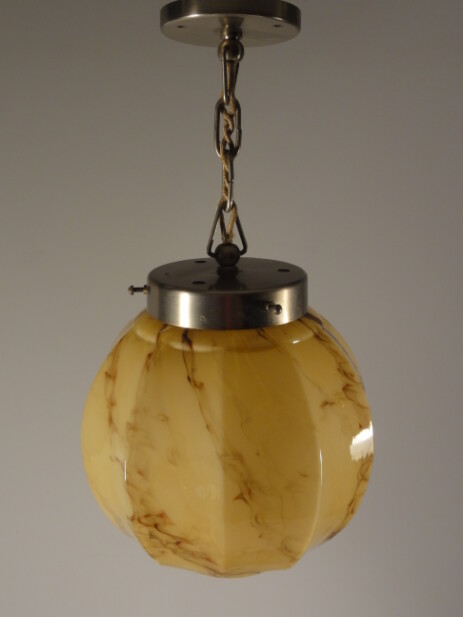 marmorierte jugendstil segmentkugel an kette ca 1920