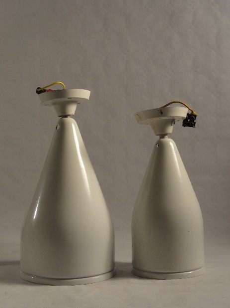 ungleiches paar tütenleuchten in weiss