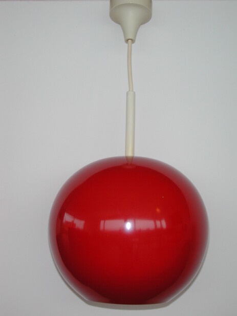 grosse rote kugellampe aus metall 60erjahre
