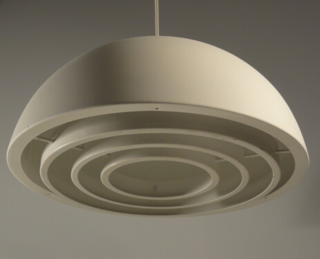 weisse halbkugel hängeleuchte mit ringreflektor, verm louis poulsen