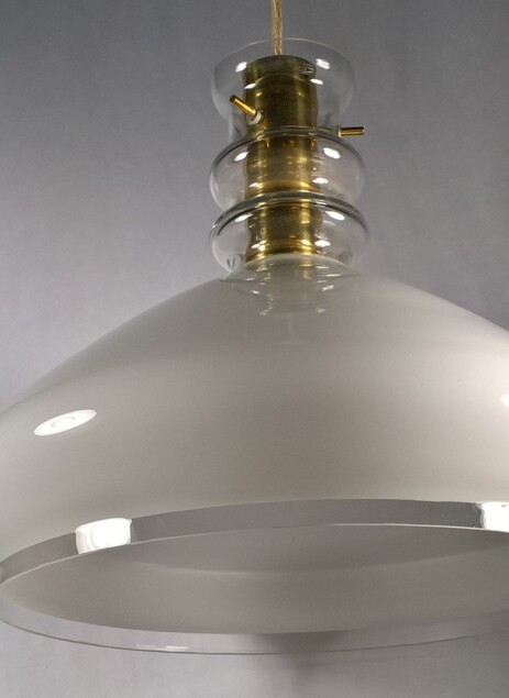 geschwungene opalglasleuchte stupaförmig fällander glas um 1965