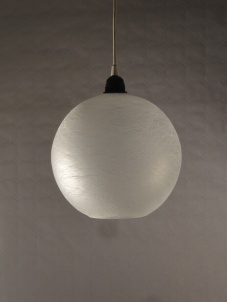 kleine glaskugel 60erjahre mit aufgeschmolzenen glasfäden