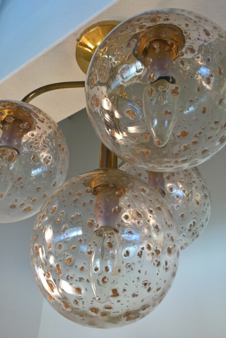 glas kugelleuchte mit goldeinschmelzungen, um 1970