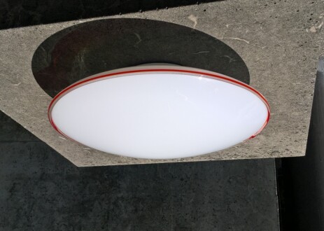 grosse murano deckenleuchte ufo mit rotem rand opalglas leucos pamio toso