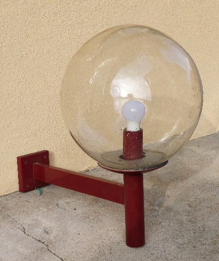 70erjahre grosse Glaskugel Aussen Wandleuchte 1970 bordeaux