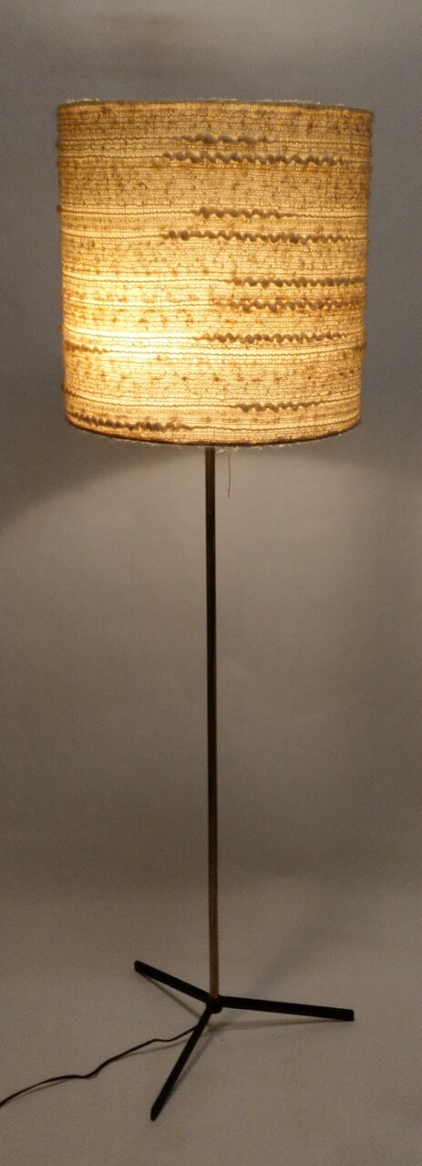 sixties Textilstehleuchte mit messing und Gusseisenfuss 1960