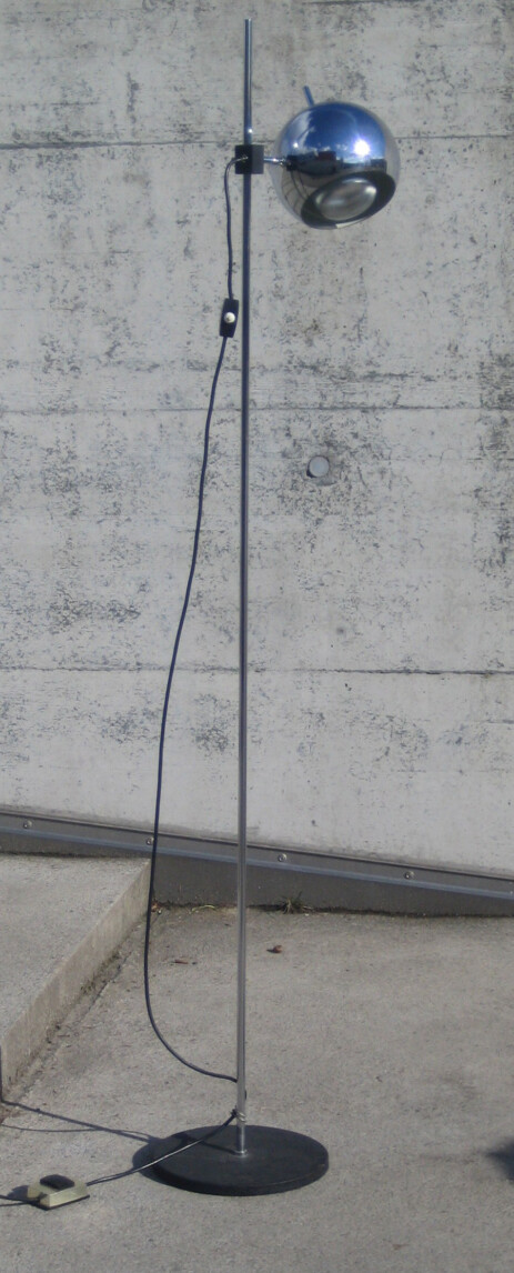 60erjahre stehleuchte mit 1 grossem kugelspot