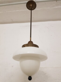 speziell abgestufte deckenleuchte opalglas um 1920